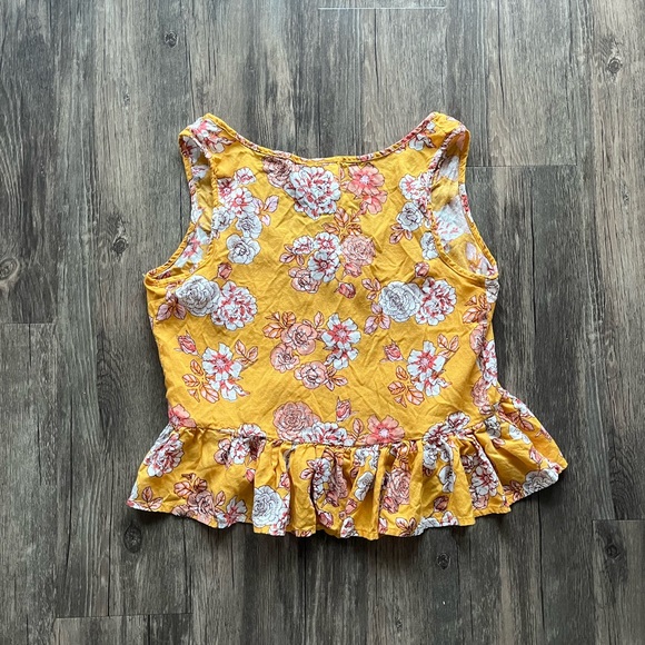 ⚡️3/25$⚡️ Crop Ruffled Button Up Tank - Picture 2 of 3